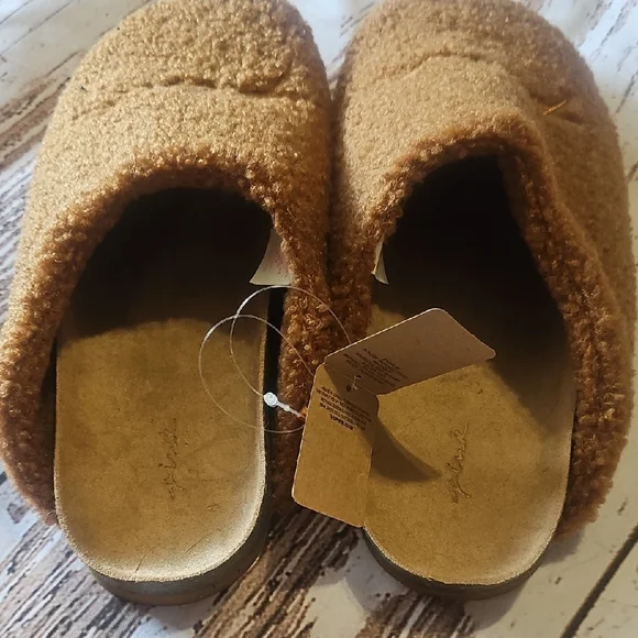 Victoria's Secret Brown Slippers - Picture 5 of 7